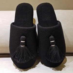 Pantofole con nappine in maglione